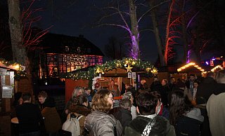 Stimmungsvolles Ambiente beim Borchener Adventsmarkt rund um den Mallinckrodthof. - Johannes Büttner