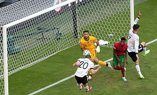 Robin Gosens (Nummer 20) köpft 2021 das 4:1 gegen Portugal und ist auch diesmal wieder in München dabei. - Federico Gambarini/dpa