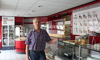 Heinrich Gaßmüller musste die Öffnungszeiten seiner beiden Bäckereifilialen nach dem Lockdown durch Corona anpassen. Bis zu der engültigen Schließung an Heiligabend ist die Filiale an der Residenzstraße täglich nur bis 13 Uhr geöffnet. - Anastasia von Fugler