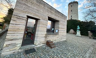 In diesem Jahr wird deshalb auch wieder ein erweitertes gastronomisches Angebot auf der Burg geben. Hierfür wird nicht nur der Kiosk, sondern auch das Restaurant neu belebt. - Eike J. Horstmann