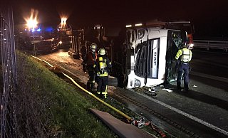 Ein Lkw ist auf der A30 umgekippt. - Felix Eisele