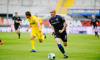 Sven Michel, hier im Spiel gegen Karlsruhe, verlängert seinen Vertrag beim SC Paderborn. - Besim Mazhiqi