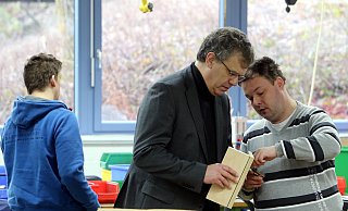 Thomas Seim verbringt einen Tag in Bethel mit Daniel Veiner. - Wolfgang Rudolf