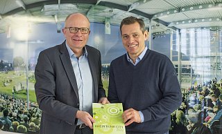 Der CDU-Landtagsabgeordnete Bernhard Hoppe-Biermeyer (l.) traf Sportmanager Michael Mronz in dessen Kölner Agentur. - Lina Offergeld