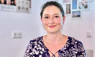 Analog und digital - mit Gemeindeordnung und iPad: Colette Pöppel-Stadelmann sitzt seit 2014 für die CDU im Hiddenhauser Rat. - Alexander Jenniches