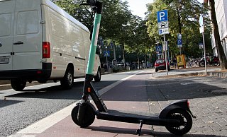 Für E-Scooter gelten strenge Regeln. Beispielsweise brauchen sie ein Kennzeichen. - Jens Reichenbach (Symbolfoto)
