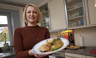 Silke Niepert kocht für ihre Familie vegetarisch. Die Rödinghauser Landfrau selbst isst aber auch Fleisch. Für die nw.de-Leser hat sie ein komplettes Menü vorbereitet. - GERALD DUNKEL/www.gerald-dunkel.de