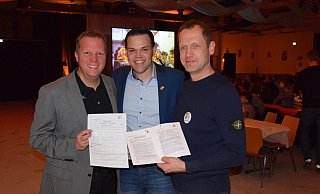 Karsten Husemann (Mitglied des Organisationsteams, v.l.), Dominik Thiel (Karevals-Präsident) und Swen Mäding (Mitglied des Organisationsteams) freuen sich auf das nächste Jahr. - Johanna Werth
