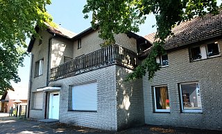 Ein Feuer? Nein, auch diesmal nicht. Dennoch muss die Feuerwehr diese Niehorster Unterkunft immer wieder ansteuern. - Andreas Frücht