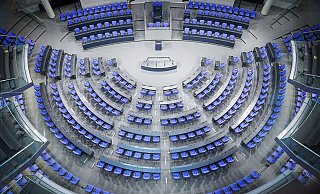 Der Plenarsaal des Bundestags: Durch Überhang- und Ausgleichsmandate ist das Parlament in den vergangenen Jahren immer weiter gewachsen. - Kay Nietfeld/dpa