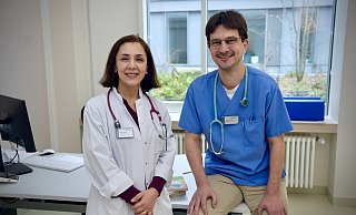 Mit Shima Atai (43) und Christian Olariu (41) hat das EvKB jetzt zwei Fachärzte als feste Besetzung für die Kinderarztpraxis in Bethel gefunden. - Peter Unger