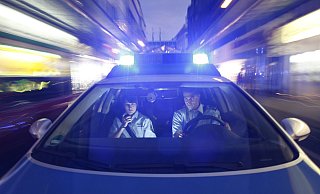 Polizei und Rettungsdienst eilten nach dem Notruf zum Remterweg. - Symbolfoto: Polizei / Jochen Tack