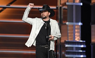 US-Countrysänger Jason Aldean bei der Verleihung der Country Music Awards 2018. - Chris Pizzello/Invision/AP/dpa