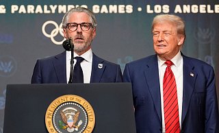 US-Präsident Trump (r) und Olympia-Organisationschef Casey Wasserman - Alex Brandon/AP/dpa