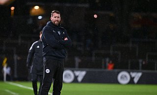 Arminia Bielefelds Trainer Mitch Kniat und seiner Mannschaft gelang in Dortmund der Befreiungsschlag. - Teresa Kroeger