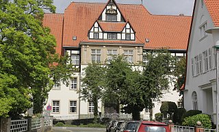 Ein Angeklagter hat Donnerstag in einem Strafprozess im Amtsgericht Bad Oeynhausen randaliert und ist zwangsweise in die Psychiatrie eingewiesen worden. - Ulf Hanke