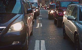 Das Auto ist für viele Paderborner das Mittel der Wahl, vor allem in den Stadtteilen außerhalb der Kernstadt. - Unsplash (Symbolbild)