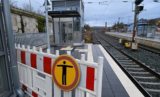 Die neuen Aufzüge am Bahnhof Brackwede können nicht genutzt werden, weil sie vor Inbetriebnahme beschädigt worden sind. - Foto: Andreas Zobe/NW