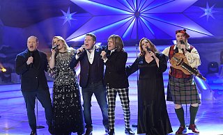 „The Kelly Family" gemeinsam auf großer Weihnachts-Tournee: Kathy, Patricia, Jimmy, John, Joey und Paul spielen am 2. Dezember 2022 in der OWL Arena in Halle weltbekannte Christmas-Songs und die größten Hits der Bandgeschichte. - BMC-Picture/ Dominik Beckmann