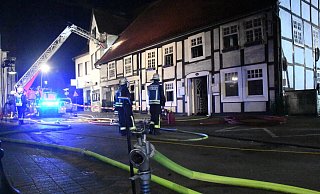 Ein 200 Jahre altes Fachwerkhaus in Rheda-Wiedenbrück ist ausgebrannt. - Andreas Eickhoff