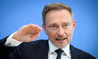 Bundesfinanzminister Christian Lindner (FDP) nennt den Vorschlag, die Schuldenbremse auszusetzen, «riskant». - Bernd von Jutrczenka/dpa