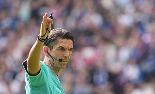 Deniz Aytekin wurde zum DFB-Schiedsrichter des Jahres 2024 gewählt. - Marcus Brandt/dpa