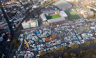 Das Stadion des FC St. Pauli liegt im Zentrum Hamburgs neben dem Heiligengeistfeld, gut acht Kilometer vom Stadion des HSV entfernt. - picture alliance / dpa