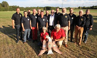 Freuen sich auf das Fest: Das Kreiskönigspaar Paul und Manuela Paschen mit den Vorstände des Kreisschützenbund und des Schützenverein Husen. - Johannes Büttner