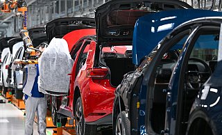 Die Produktion bei VW läuft auch nächste Woche weiter. (Archivbild) - Hendrik Schmidt/dpa