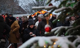 Wann es den ersten Schnee gibt, ist ungewiss. Doch im Bünder Land wird es ab heute besinnlich. - Torben Stallmann