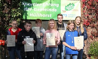 Stolz: Die Jugendsportler des Jahres Anna Babilon, Jannik Brosend, Arne Steinmeier, Madeleine Schäfer, jonas Hoffmann, Julian Pruß und Lisa Marie Richter (v.l.) wurden für ihre tollen Erfolge ausgezeichnet.. - Klaus Frensing