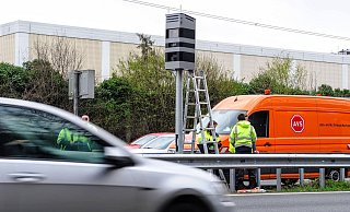 Die neuen Laser-Blitzer auf dem Bielefelder Ostwestfalendamm sind seit Ende März scharfgeschaltet. - Jens Reichenbach