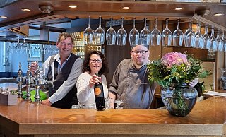 Stefan Strauß (l.), Restaurantleiterin Charola Pliuta und Chefkoch Niklas Pereenboom kümmern sich um das leibliche Wohl der Gäste. - Heidi-Hagen-Pekdemir