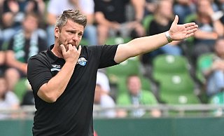 Chefcoach Lukas Kwasniok hofft, dass sich noch möglichst viele SCP-Fans eine Karte fürs Heimspiel gegen Kiel kaufen werden. - picture alliance