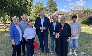 Rosi Huppertz (Ratskandidatin; v. l.), Uwe Schmidt (Ratskandidat), Andrea Giesberts (Ratskandidatin), Daniel Hartmann (Bürgermeister), Günter Wittmann (Ratskandidat und Fraktionsvorsitzender), Lydia Dabringhausen (Ratskandidatin und Stadtverbandsvorsitzende) sowie David Hülkenberg (Beisitzer im Stadtverband). - SPD
