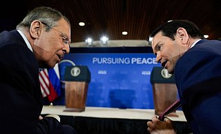 Die Außenminister Russlands und der USA sollen ein Treffen der Präsidenten Putin und Trump vorbereiten. (Archivbild) - Julia Demaree Nikhinson/AP/dpa
