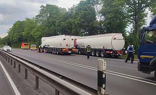 Der LKW-Fahrer konnte selbst den Notruf verständigen. MT-Foto: - Anastasia von Fugler