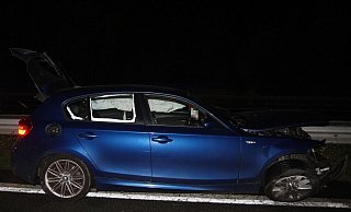 Das Wrack des 1er-BMW. - Polizei Bielefeld