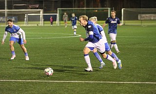 Der Torreigen wird eröffnet: Nico Bartling (am Ball) erzielt in dieser Szene das 1:0 für den Sport-Club. - Stefan Hageböke