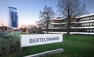 Die Geschäftsbilanz ist hervorragend. Der Gütersloher Konzern Bertelsmann schüttet deshalb eine steuerfreie Krisenhilfe an alle deutschen Mitarbeiter aus. - Andreas Frücht