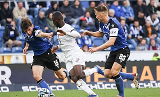 Arminia Bielefelds Innenverteidiger Maximilian Großer (l.) und Leon Schneider (r.) haben im Moment einen schweren Stand. - Imago Images