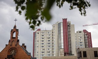 Das Klinikum Bielefeld – hier das Krankenhaus Mitte – ist trotz schwarzer Zahlen in 2023 jetzt auf eine Millionenhilfe der Stadt angewiesen. - Oliver Krato Das Klinikum Bielefeld – hier das Krankenhaus Mitte – ist trotz schwarzer Zahlen in 2023 jetzt auf eine Millionenhilfe der Stadt angewiesen. - Oliver Krato