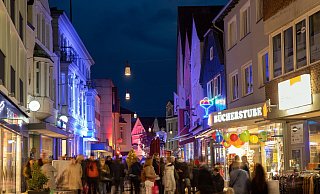 Weihnachtsgeschenke sollten am besten schon jetzt besorgt werden, raten die Einzelhändler in Lübbecke. Etwa beim Einkaufsbummel beim Wurstmarkt am Wochenende. - Oliver Krato (Archiv)