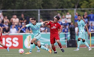 Marco Schuster feierte sein Startelf-Saisondebüt und führte den SCP als Kapitän aufs Feld. Hier setzt er sich gegen Wernigerodes Maximilian Farwig (r.) durch. - Matthias Bein