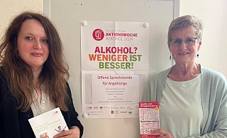 Julia Becker-Keller (l.) und Adelheid Miß-Litfin informieren bei der Aktionswoche. - Caritas