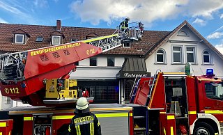 Feuer über einem ehemaligem Bielefelder Restaurant an der Otto-Brenner-Straße. - Jens Reichenbach