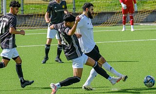 Vergangene Saison war Memos Sözer (weißes Trikot) noch für den SC Hicret aktiv, zur neuen Saison verstärkt er den VfB Fichte. - Andreas Zobe