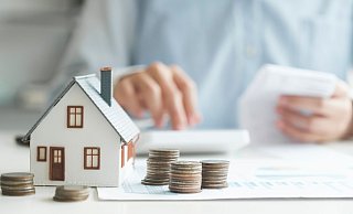 Im nächsten Herbst muss der Bielefelder Stadtrat über eine Erhöhung der Grundsteuer entscheiden. - ijeab - stock.adobe.com