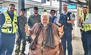 Rolli-Fahrer Alexander Gieseke strandete am Hauptbahnhof Bielefeld. - Alexander Bieseke