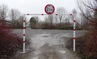 Als Tatort für eine Messerstecherei zu Jahresbeginn gilt nach Informationen der Polizei ein Schotterparkplatz an der Ostpreußenstraße in Steinheim. - Svenja Ludwig